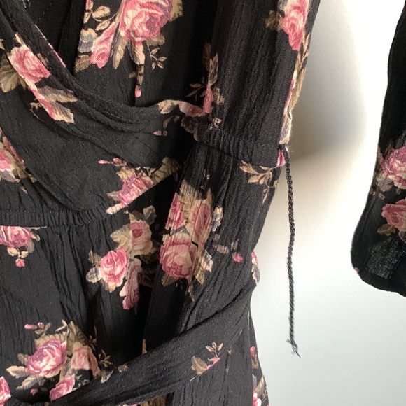 American Eagle Long Sleeve floral Romper in Size XS - Picture 4 of 6